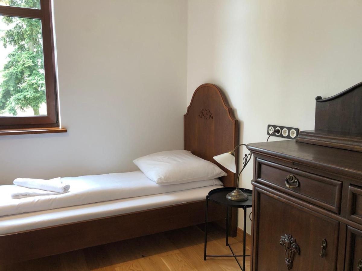 Dwor Gogolewo Nad Warta Bed & Breakfast Ksiaz Wielkopolski Eksteriør bilde